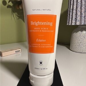 Scentuals - Brightening Body Scrub with Vitamin C & Hyaluronic Acid